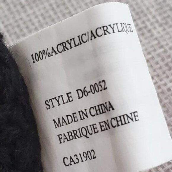 Black and White waffle knit sweater. - Picture 5 of 6